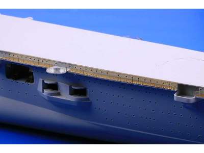 DKM Graf Zeppelin pt.2 railings 1/350 - Trumpeter - image 7