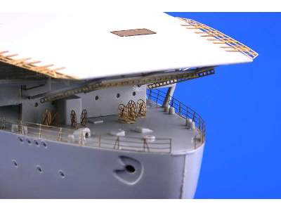 DKM Graf Zeppelin pt.2 railings 1/350 - Trumpeter - image 8