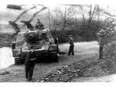 Sturmtiger And Sturmpanzer In Combat - image 7