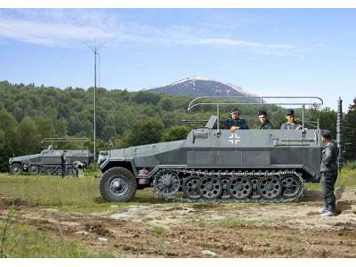 Sd.Kfz. 250 & 251 In Color - Waldemar Trojca - image 9