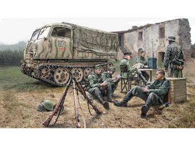 Steyr RSO/01 with German Soldiers - image 1