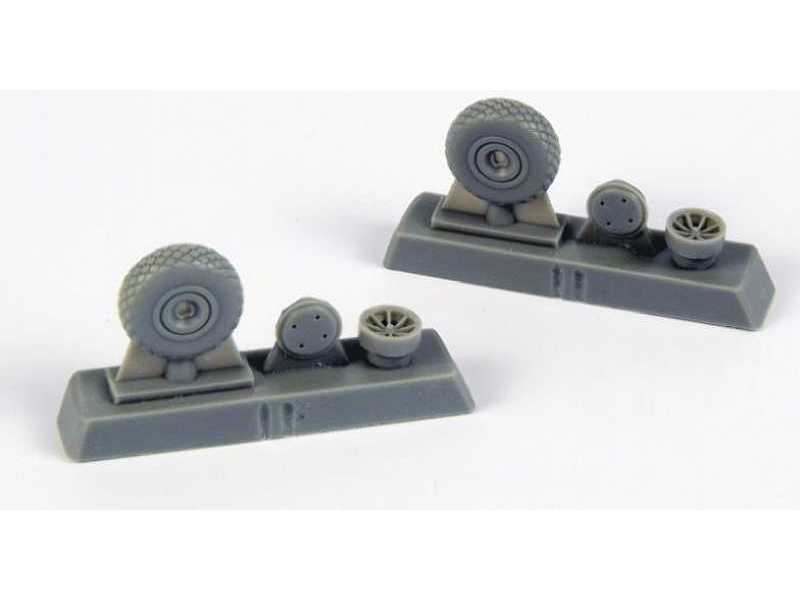 P-40 Wheels Diamond Tread   Special Hobby - image 1