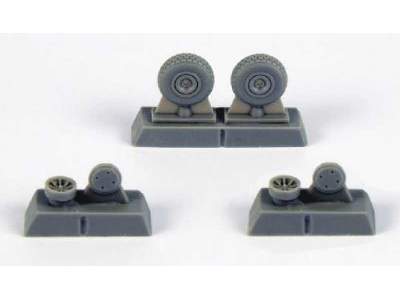 P-40 Wheels Block Tread   Special Hobby - image 1