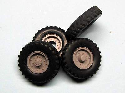Dunlop 9,5x16 Wheel Set - image 2