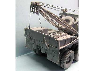 US Diamond T969 Wrecker - image 3