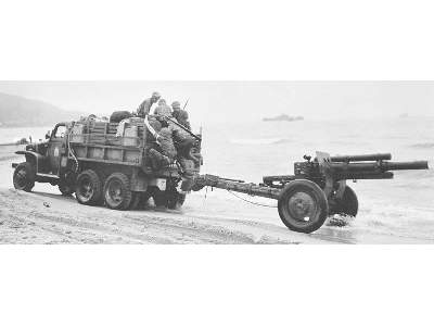 US 105mm Howitzer M2A1 (early production series) - image 7
