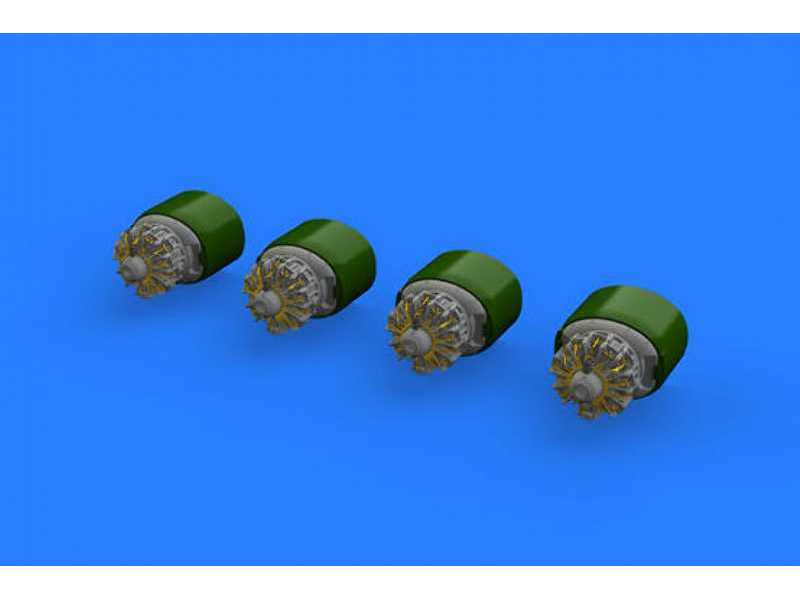 B-24 engines 1/72 - Eduard - image 1