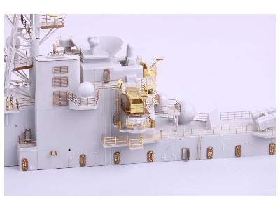 USS Iwo Jima LHD-7  pt.1 1/350 - Trumpeter - image 17