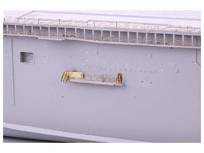 USS Iwo Jima LHD-7  pt.1 1/350 - Trumpeter - image 24