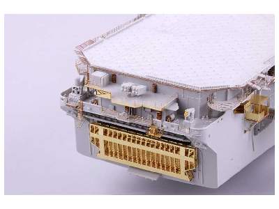 USS Iwo Jima LHD-7  pt.1 1/350 - Trumpeter - image 30