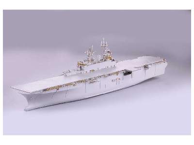 USS Iwo Jima LHD-7  pt.1 1/350 - Trumpeter - image 47