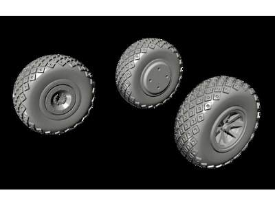 P-40 Wheels - Diamond And Hole Tread For Special Hobby - image 1