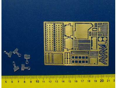 Land Rover  Pink Panther Accessories Set For Italeri - image 8