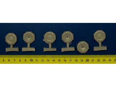 M 8 / M 20 Snowchained Wheels Set For Tamiya Kits, 6 Resin Parts - image 4