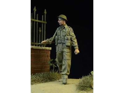 British / Commonwealth Infantryman Walking 1942-45 - image 1