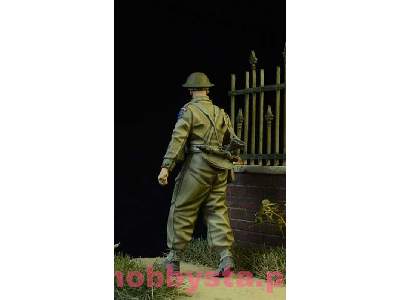 British / Commonwealth Infantryman Walking 1942-45 - image 2