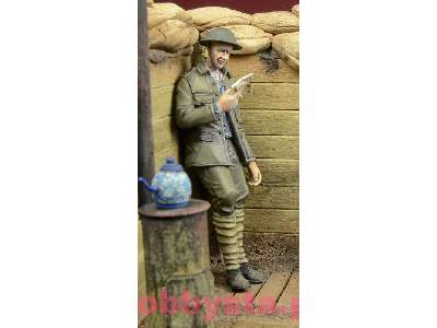 WWI British Infantryman Reading A Letter - image 3