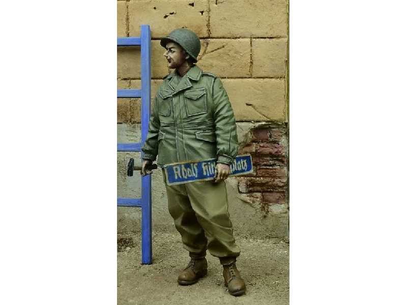 US Gi Holding Street Sign, Germany 1945 - image 1