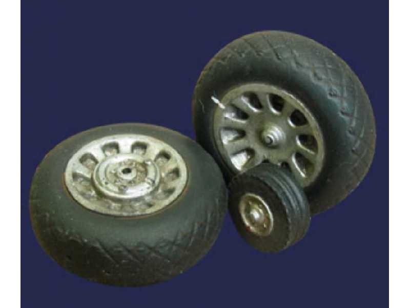 Resin Wheels To Spitfire I, Ii, V (3 Pcs) - image 1