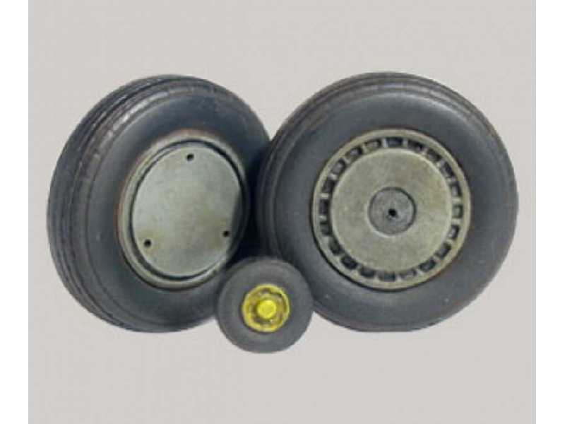 Resin Wheels To P-47 Thunderbolt - image 1