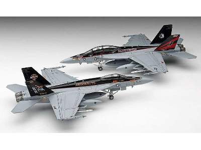 F/A-18E/F Super Hornet (2 kits) Limited Edition - image 1
