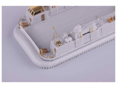 USS Iwo Jima LHD-7  pt.2 1/350 - Trumpeter - image 6