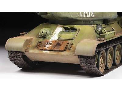 T-34/85 Soviet Medium Tank model 1944 - image 6