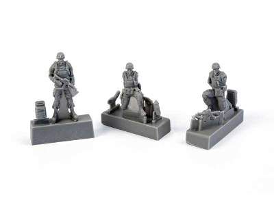 Two Kneeling Soldiers And Commanding Officers US Army Infantry S - image 1