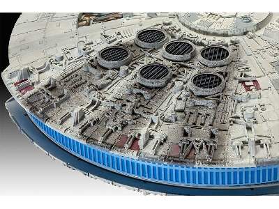 STAR WARS Millennium Falcon  - image 3