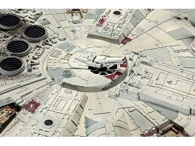 STAR WARS Millennium Falcon  - image 4