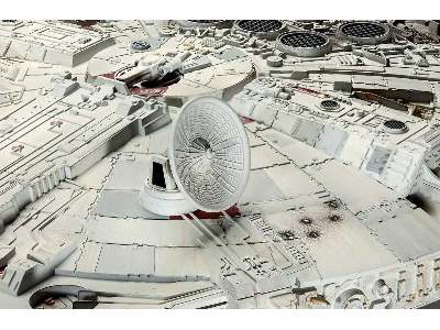 STAR WARS Millennium Falcon  - image 5