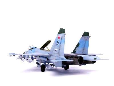 Sukhoi Su-27 Flanker B - image 6