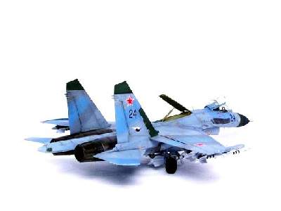 Sukhoi Su-27 Flanker B - image 9