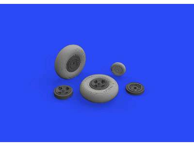 Spitfire Mk. IX wheels 4 spoke w/ smooth tire 1/32 - Tamiya - image 2