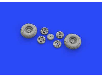 Spitfire Mk. IX wheels 4spoke w/ pattern 1/32 - Tamiya - image 3