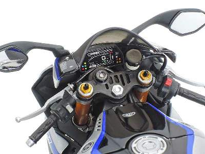 Yamaha YZF-R1M - image 9