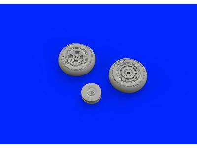 Tempest Mk. V wheels late 1/48 - Eduard - image 3