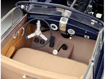 Luxury Class Car Admiral Saloon - image 5