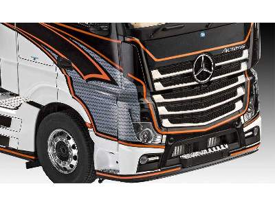 Mercedes-Benz Actros MP4 - image 2