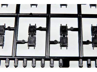 Uk Tr60 (650mm) Track For British Challenger 2 Mbt - image 3