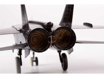 MiG-25RBT 1/72 - Icm - image 6