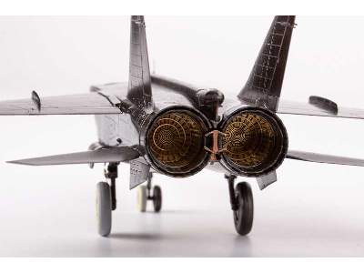 MiG-25RBT 1/72 - Icm - image 7