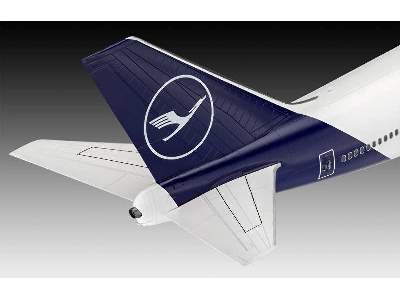 Boeing 747-8 Lufthansa "New Livery" - image 3