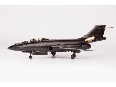 F-101B 1/48 - Kitty Hawk - image 13