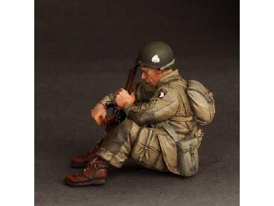 Sgt. U.S. Airborne Division On Rest - image 7