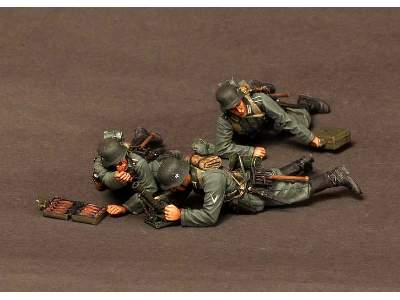 German 5 cm Mortar Grw 36 Team.1939-42 3 Figures - image 5