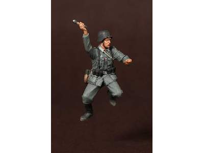 German Panzergrenadier 1 Figure - image 1