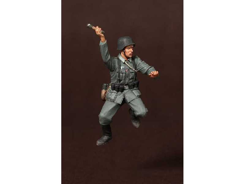 German Panzergrenadier 1 Figure - image 1