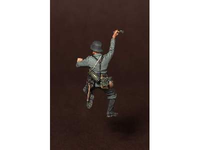 German Panzergrenadier 1 Figure - image 3