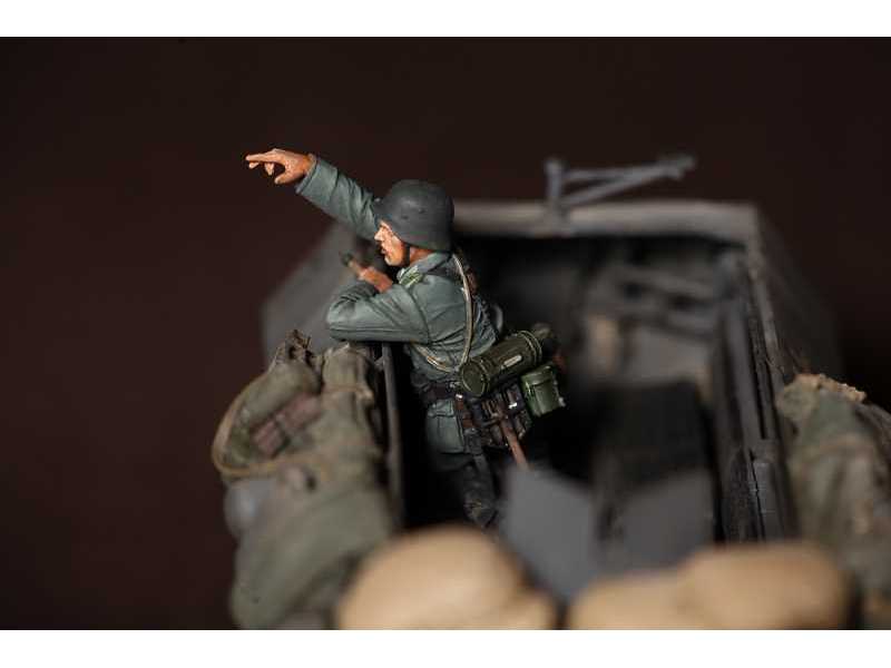 German Panzergrenadier 1 Figure - image 1